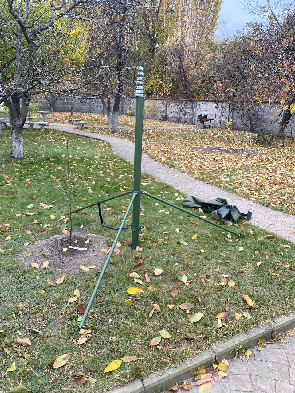 Телескопічна алюмінієва щогла для ретранслятора – легка, міцна та надійна конструкція для встановлення антен і обладнання. Забезпечує стабільність та зручність транспортування. Ідеальне рішення для польових умов та стаціонарного використання.